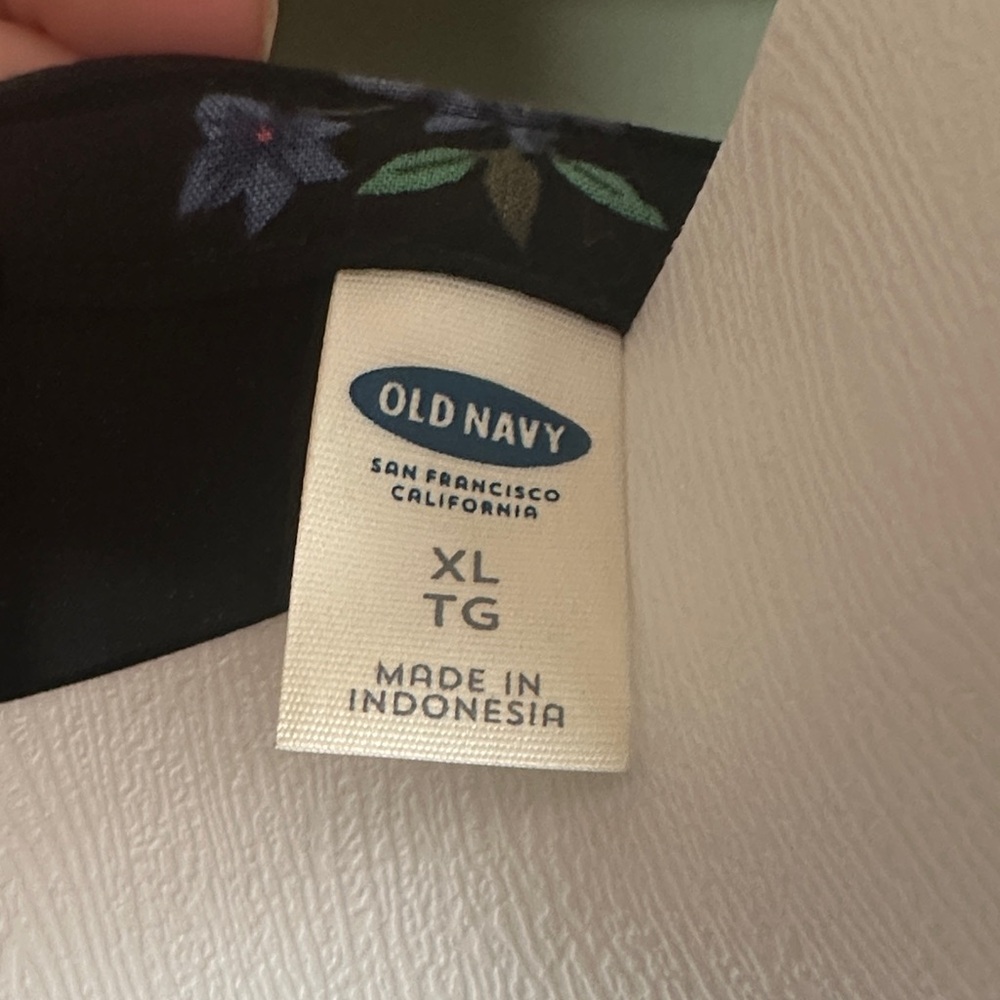 Old Navy Floral Black Women's Top size XL Long Sleeve - Picture 2 of 10